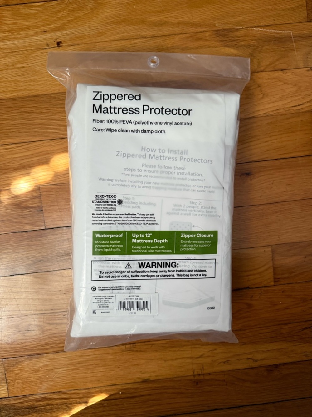 Room Essentials Full White Zippered Mattress Protector - Waterproof, PVC-Free - Picture 2 of 2